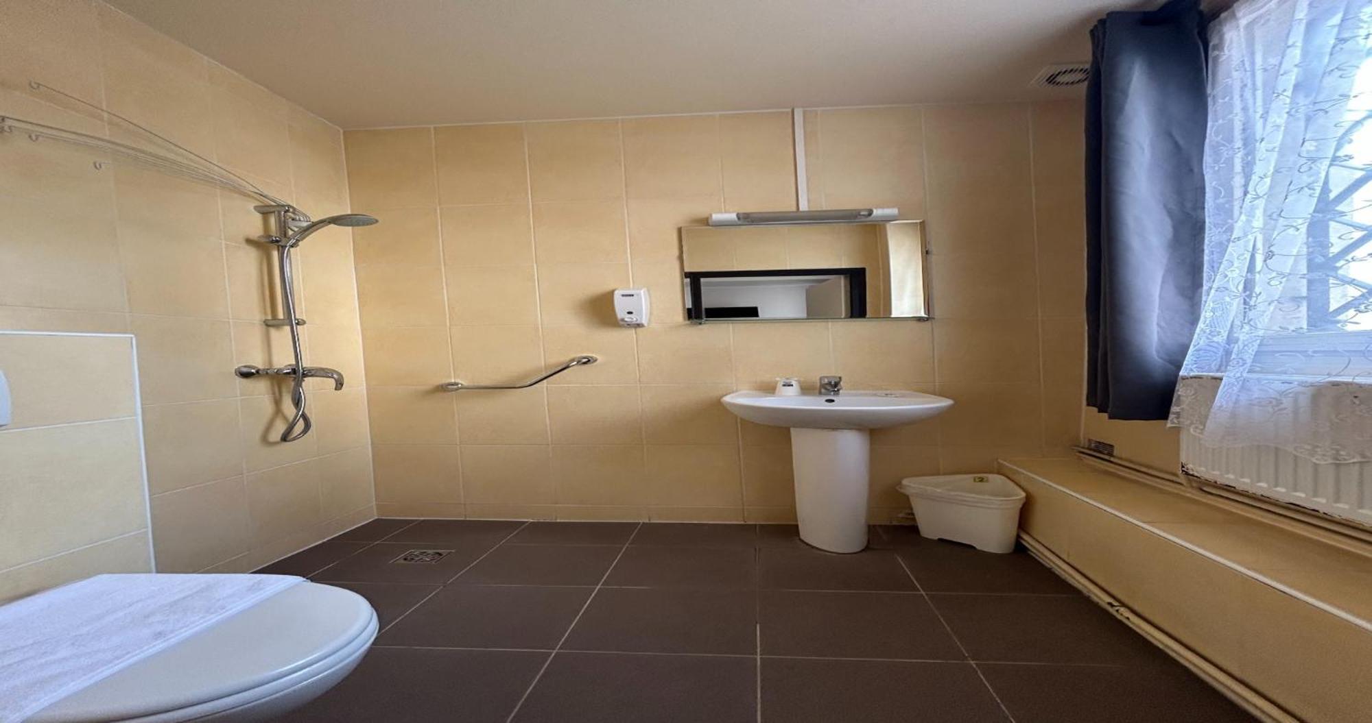Des Bains A 10 Min De Paris Hotel Maisons-Alfort