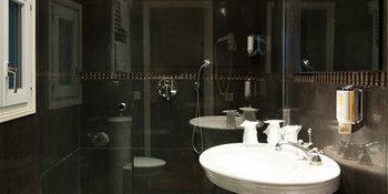 Des Bains A 10 Min De Paris Hotel 2*